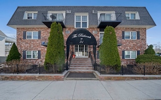 31 Symonds St Unit 13, Salem, MA 01970