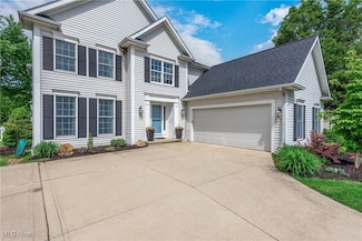 8373 Forest View Dr, Olmsted Falls, OH 44138