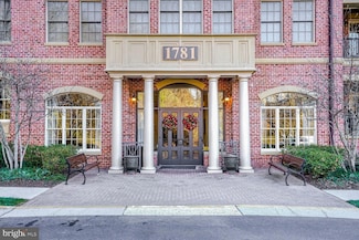 1781 Chain Bridge Rd Unit 307, McLean, VA 22102