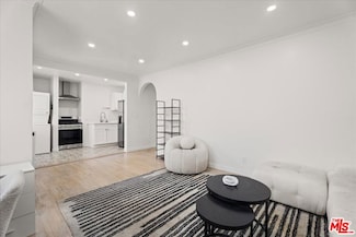 205 S Reeves Dr, Beverly Hills, CA 90212