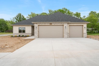 5214 Logan Dr, Battlefield, MO 65619