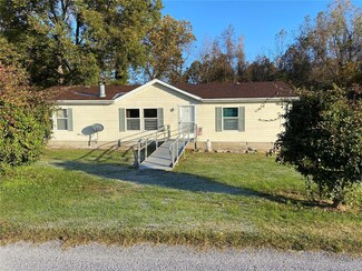 2004 4th St, Rosiclare, IL 62982