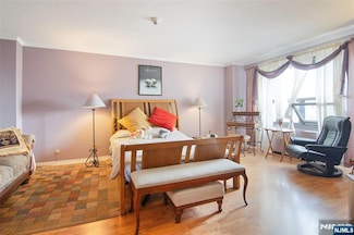 2 Claridge Dr Unit 11GW, Verona, NJ 07044