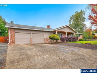 1226 SW Charles St, Dundee, OR 97115