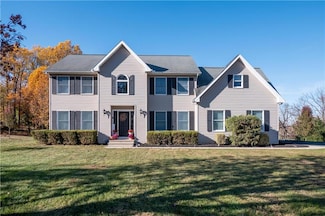 1700 Woodbridge Ln, Center Valley, PA 18034