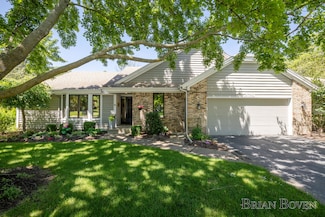 5129 N Quail Crest Dr SE, Grand Rapids, MI 49546