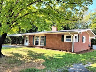 112 Ridge Rd, Walnut Cove, NC 27052