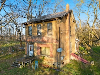 2225 County Line Rd, New Castle, PA 16101