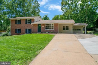 6451 Fairland St, Alexandria, VA 22312