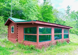 221 Friendship Hollow Rd S, Pleasant Shade, TN 37145