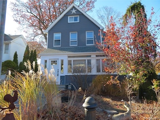 3 S Magnolia St, Pearl River, NY 10965