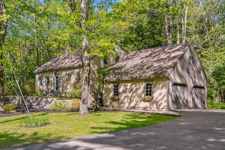 19 Colonial Dr, North Yarmouth, ME 04097