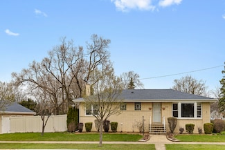 446 S Lodge Ln, Lombard, IL 60148
