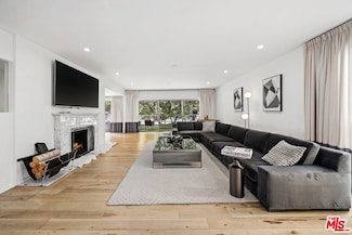 440 N Oakhurst Dr Unit 101, Beverly Hills, CA 90210