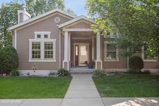 1395 Highpointe Dr N, Fargo, ND 58102