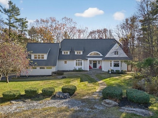 26 Mitchellwood Dr, Falmouth, ME 04105