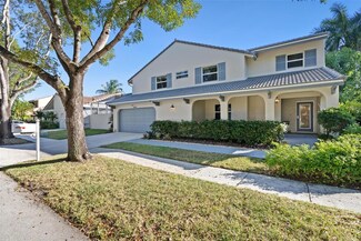 12000 N Aviary Dr, Hollywood, FL 33026