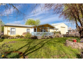 271 Scott St, Glide, OR 97443