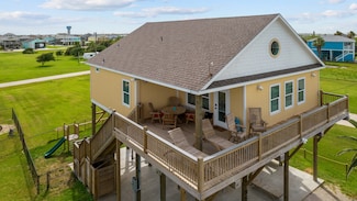 955 Bowers Ln, Crystal Beach, TX 77650