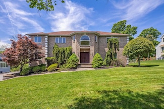 8 Marcus Dr, Monsey, NY 10952