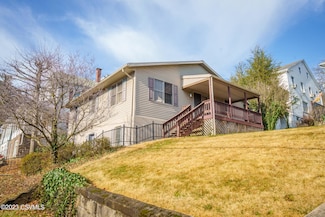 1633 W Lynn St, Coal Township, PA 17866