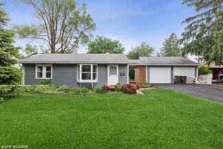 319 E Ardmore Ave, Roselle, IL 60172