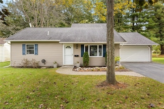 60 Pontiac St, Webster, NY 14580