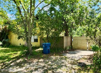 130 Country Circle Dr E, Port Orange, FL 32128