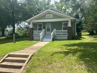 406 E State St, Mountain Grove, MO 65711