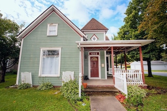 403 E Columbia St, Flora, IN 46929