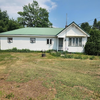 485 Main Rd, Passadumkeag, ME 04475