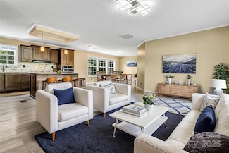 185 Bradshaw Cir, Candler, NC 28715