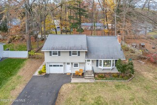 621 Sunny Ln, Ballston Spa, NY 12020