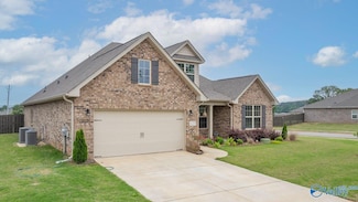 127 Slade Thomas Dr, Meridianville, AL 35759