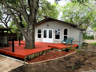 346 Rainbow Dr, Lakehills, TX 78063