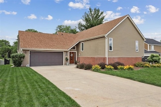 8113 Hammontree Cir, Urbandale, IA 50322