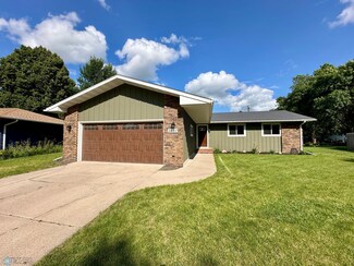 3261 Longfellow Rd N, Fargo, ND 58102