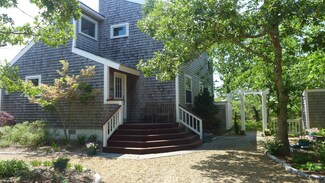 41 Charles Neck Way, Vineyard Haven, MA 02568