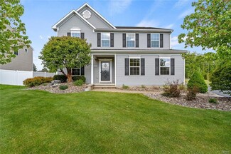 8816 Norcross Dr, Clay, NY 13041
