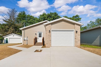 310 Hillview St, Buchanan, MI 49107