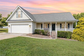 8515 Fieldstream Dr, Stokesdale, NC 27357
