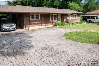 2918 SW Burlingame Rd, Topeka, KS 66611