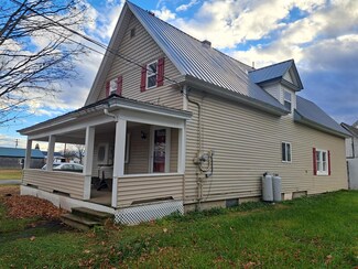 93 Cleaves St, Island Falls, ME 04747