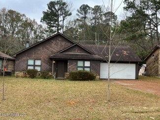 643 S Deerfield Dr, Canton, MS 39046