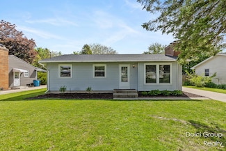 3214 Abington Dr NW, Grand Rapids, MI 49544
