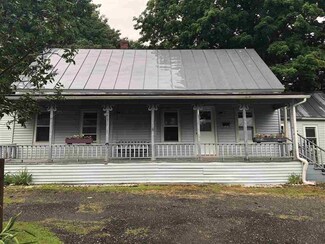 8 Wells St, Windsor, VT 05089