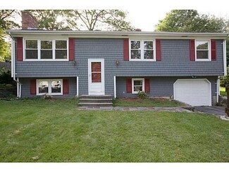 15 Monterey Dr, Bristol, RI 02809