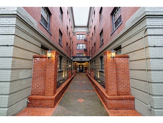 2109 NW Irving St Unit 114, Portland, OR 97210