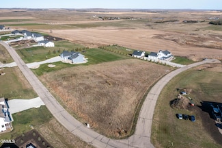 7120 Shoal Dr, Bismarck, ND 58503