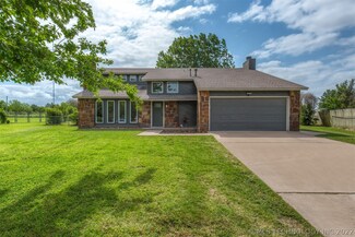 9899 Swan Dr, Broken Arrow, OK 74014